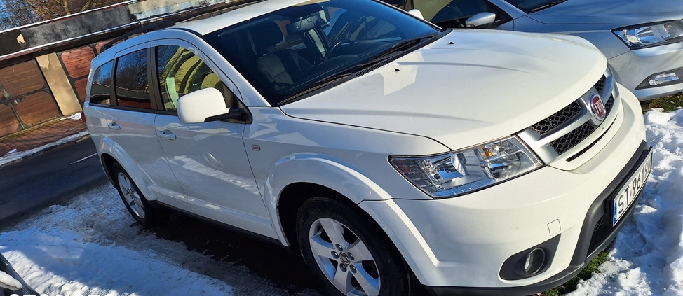 Fiat Freemont cena 40500 przebieg: 221000, rok produkcji 2013 z Tychy małe 326